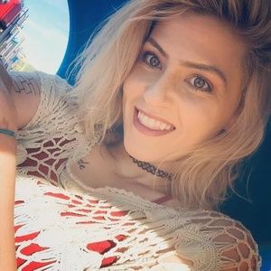 Meet your Posher, Michaela